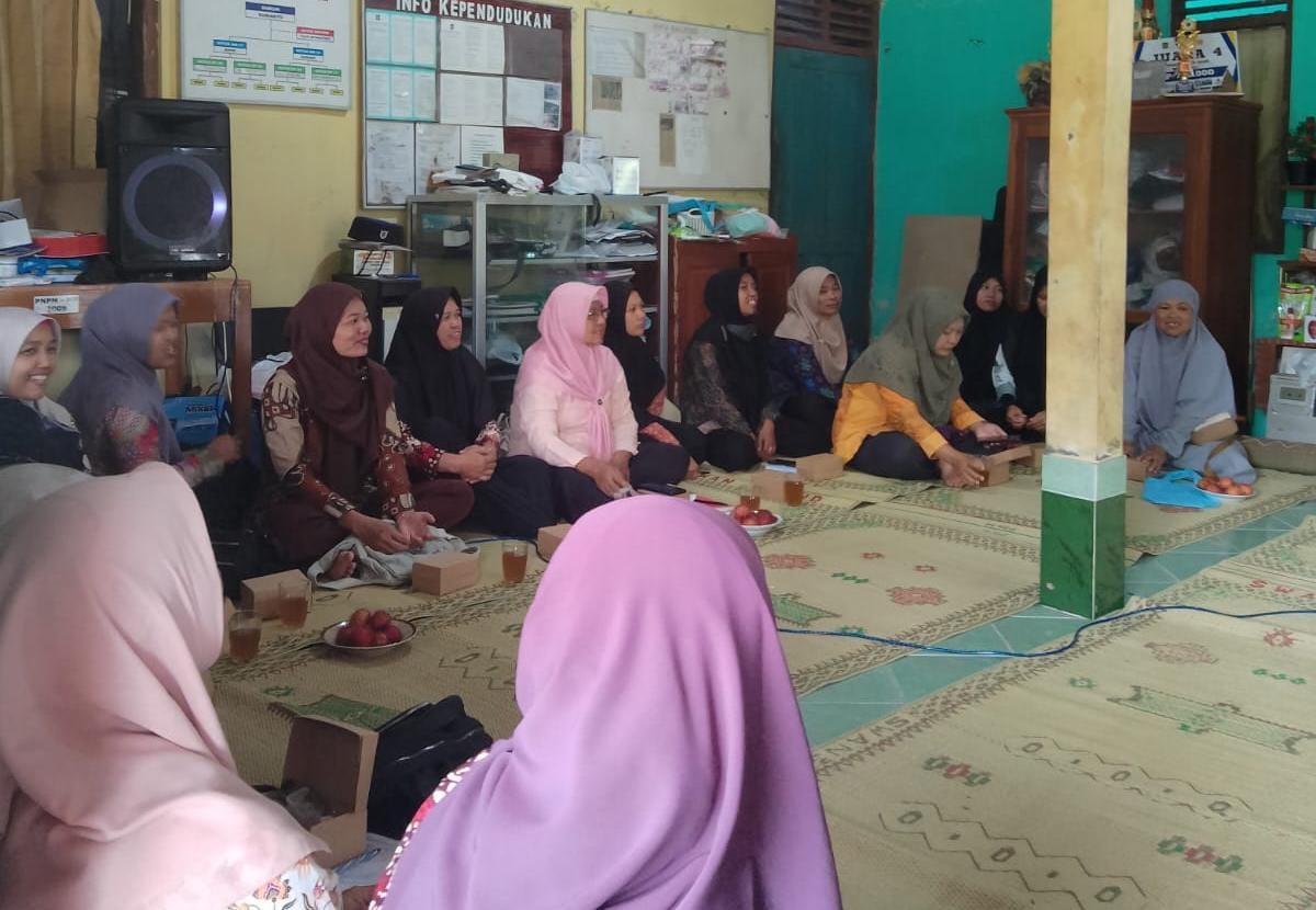 Pertemuan Kader Se-Kalurahan Pengasih Digelar di Rumah Dukuh Tunjungan, Bahas Posyandu dan ILP